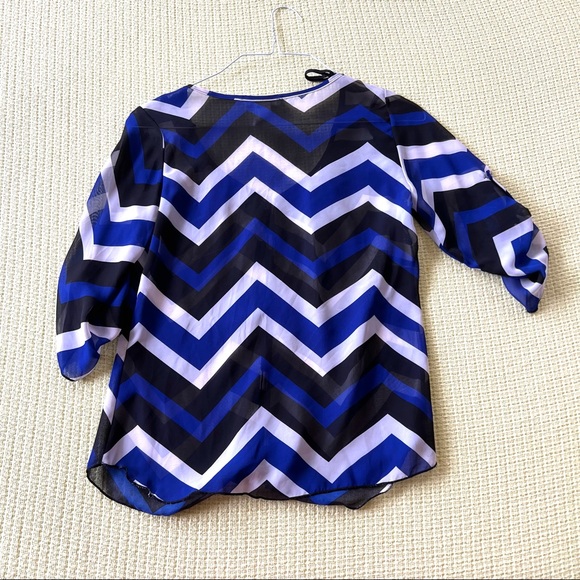 Blue chevron top - Picture 2 of 3